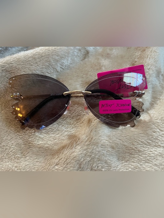 Betsey Johnson Accessories - Betsey Johnson Purple Gradient Butterfly Rimless Sunglasses with Gold Bridge